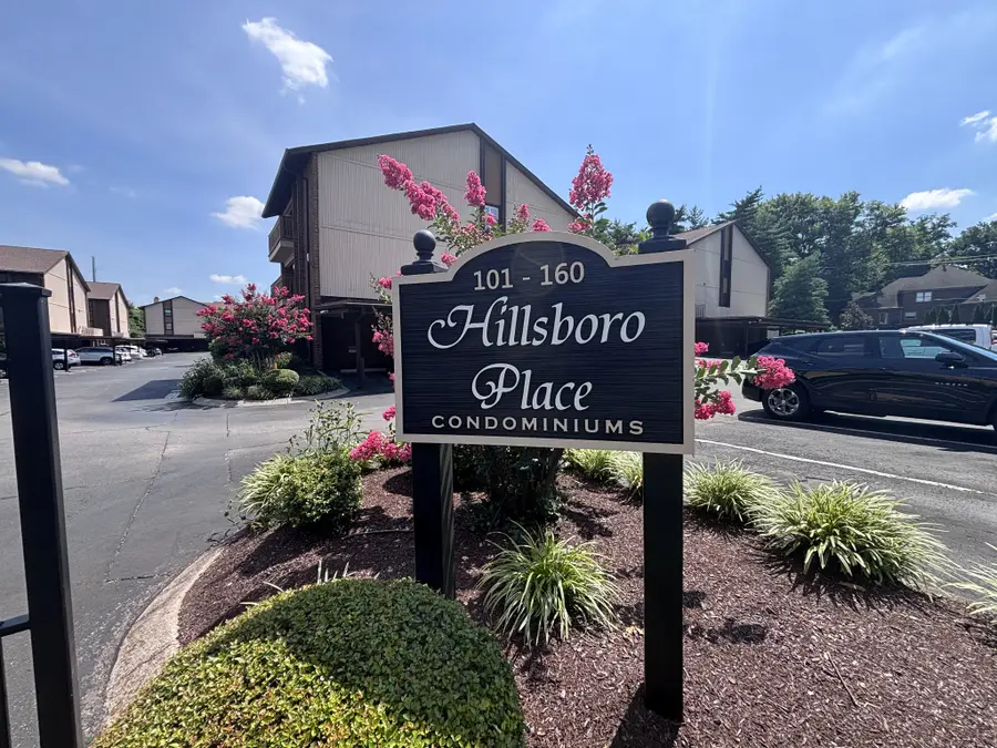 136 Hillsboro Pl, Nashville, TN 37215 - #2