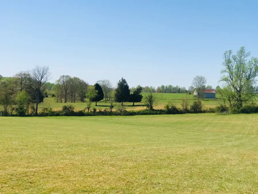 576 Womack Rd, Bethpage, TN 37022 - #2