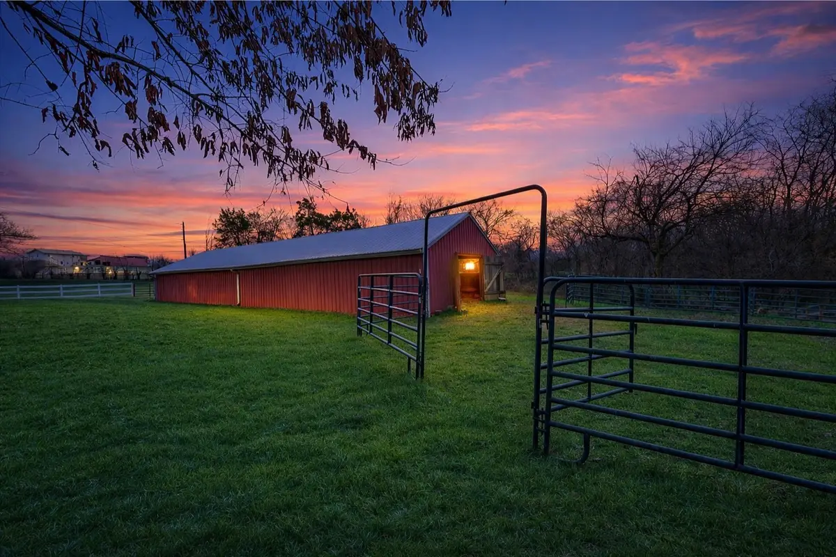 3212 Marthas Chapel Rd, Cunningham, TN 37052 - #1