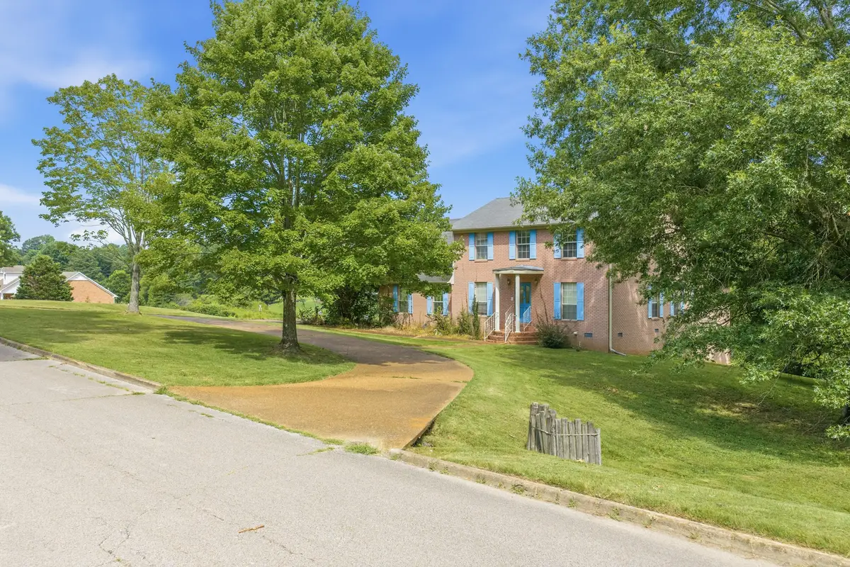 435 Lakeshore Dr, Lexington, TN 38351 - #1