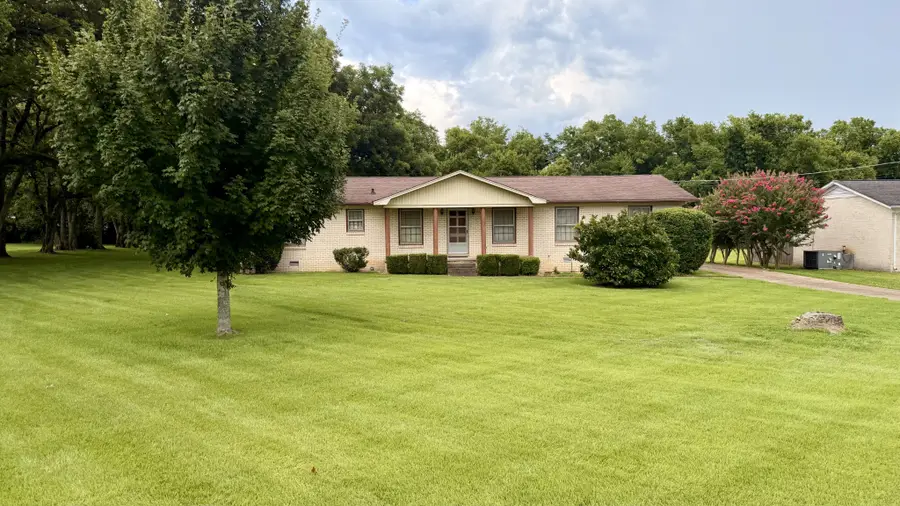 229 Robin Hood Rd, Pulaski, TN 38478 - #3