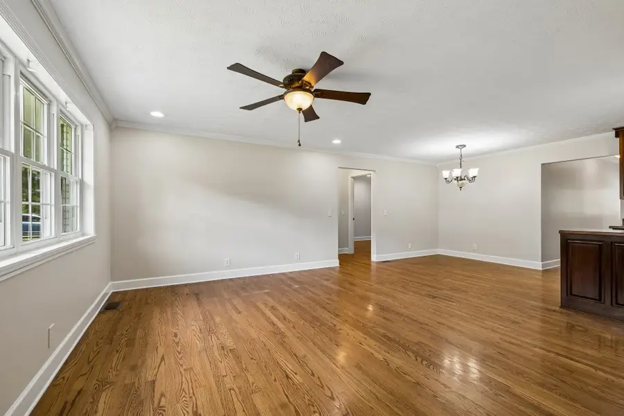 516 Crestwood Dr, Lafayette, TN 37083 - #2