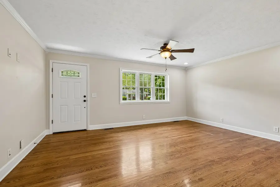 516 Crestwood Dr, Lafayette, TN 37083 - #3