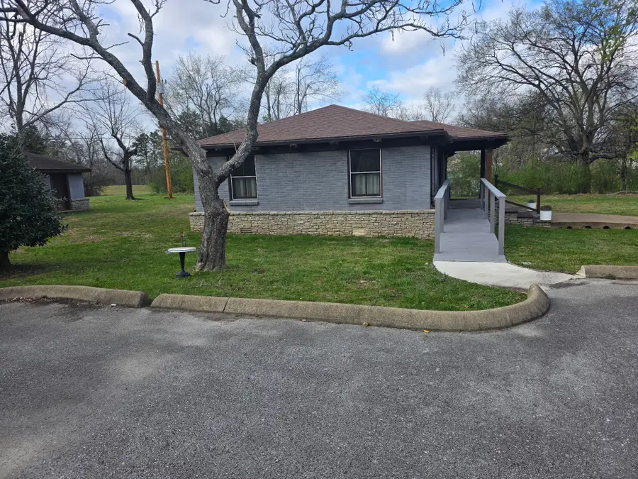 549 Swan Ave, Hohenwald, TN 38462 - #2