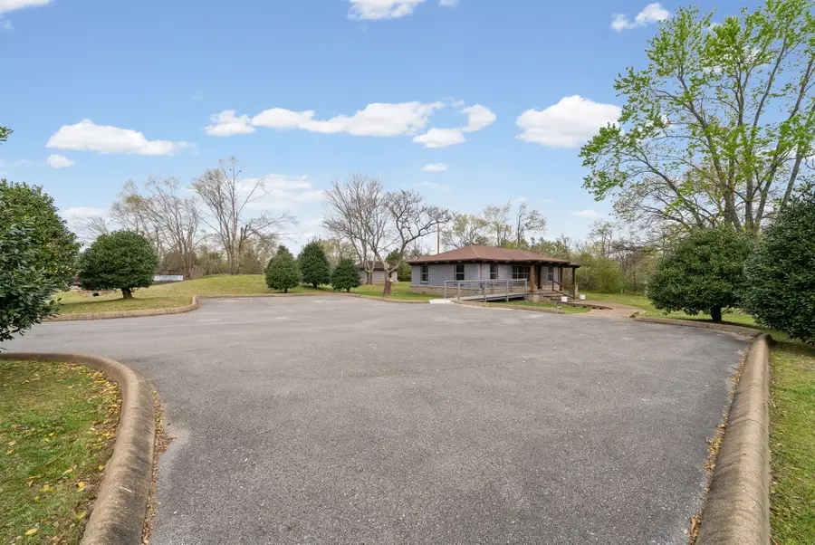 549 Swan Ave, Hohenwald, TN 38462 - #3