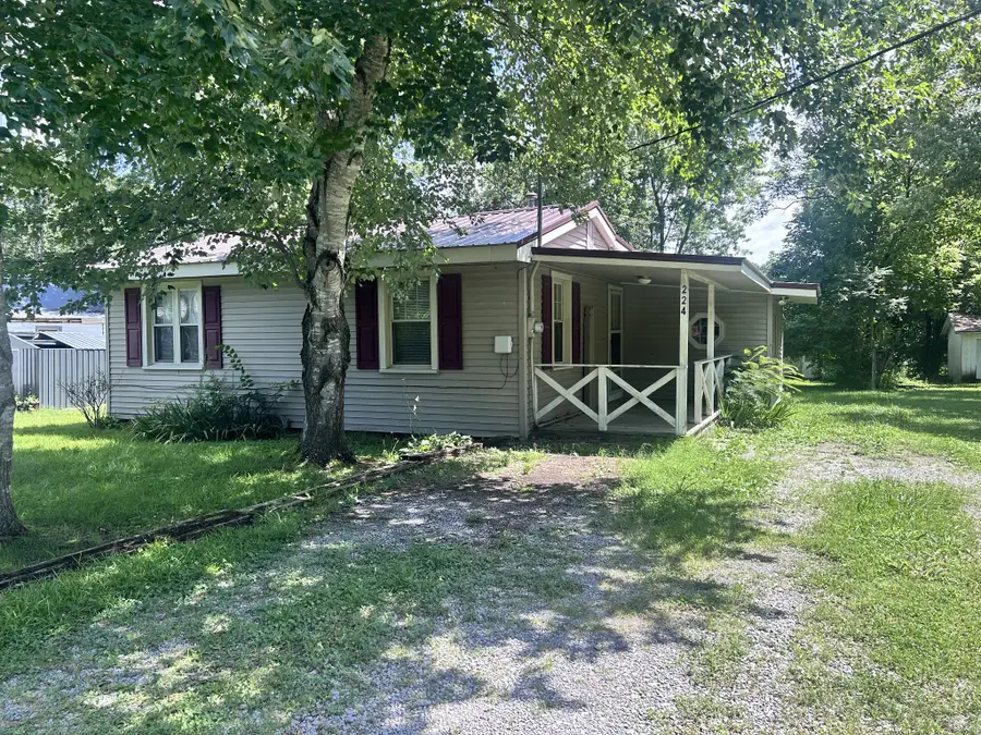 224 Lee St, Tullahoma, TN 37388 - #3