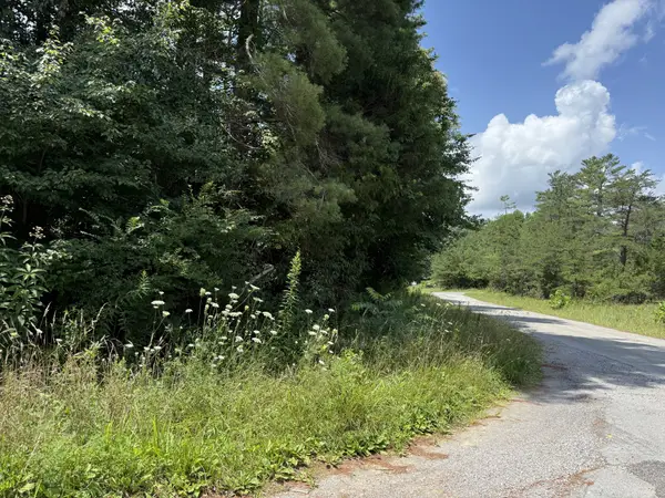 827 Spokane Ln, Crossville, TN 38572