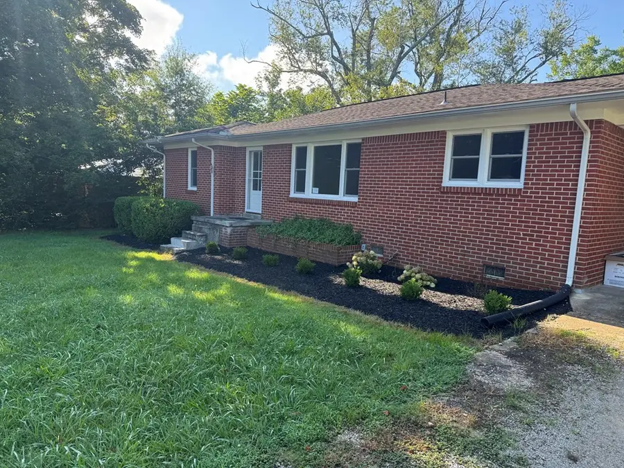 127 Davidson St, Camden, TN 38320 - #2