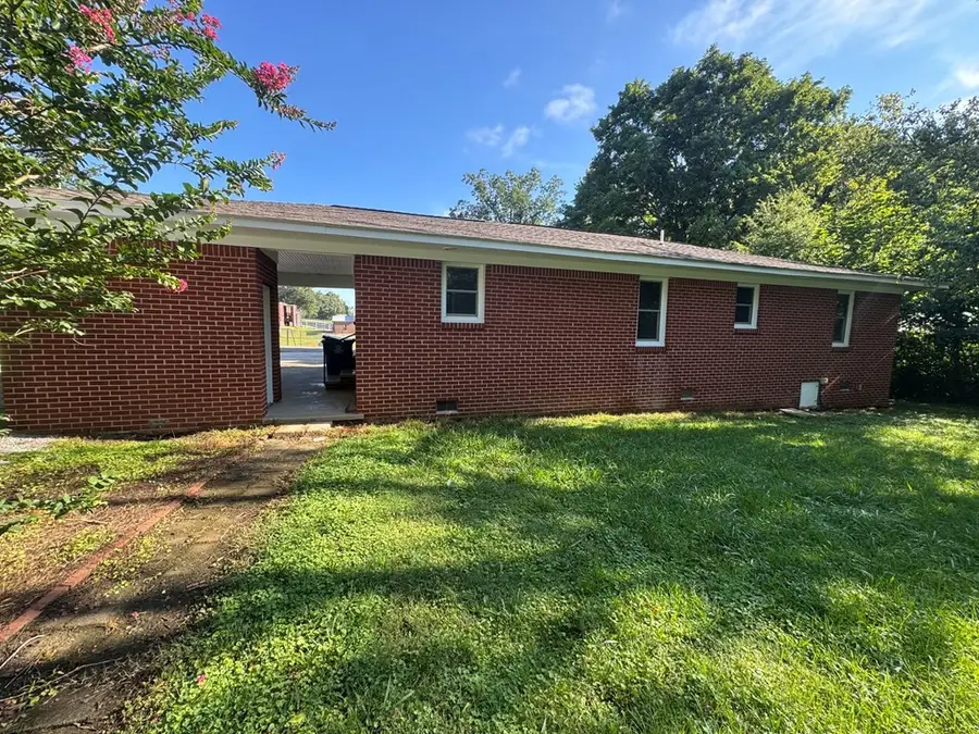 127 Davidson St, Camden, TN 38320 - #3