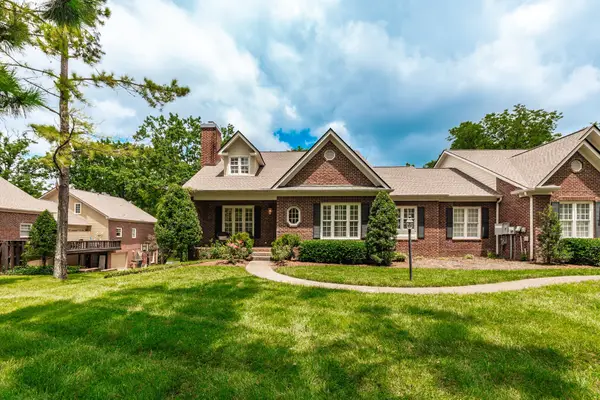 2224 Harding Pl, Nashville, TN 37215