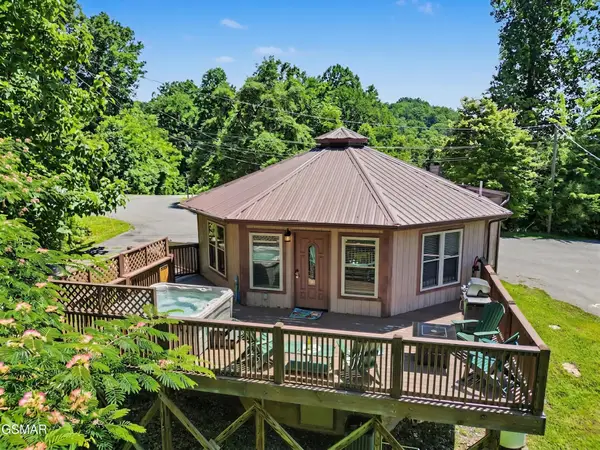 717 Valley View Lane, Gatlinburg, TN 37738