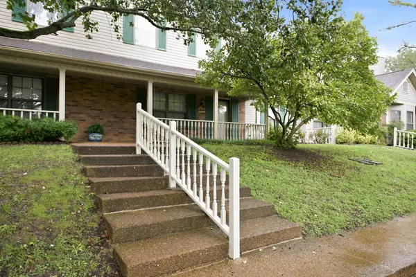 525 Upsall Dr, Antioch, TN 37013