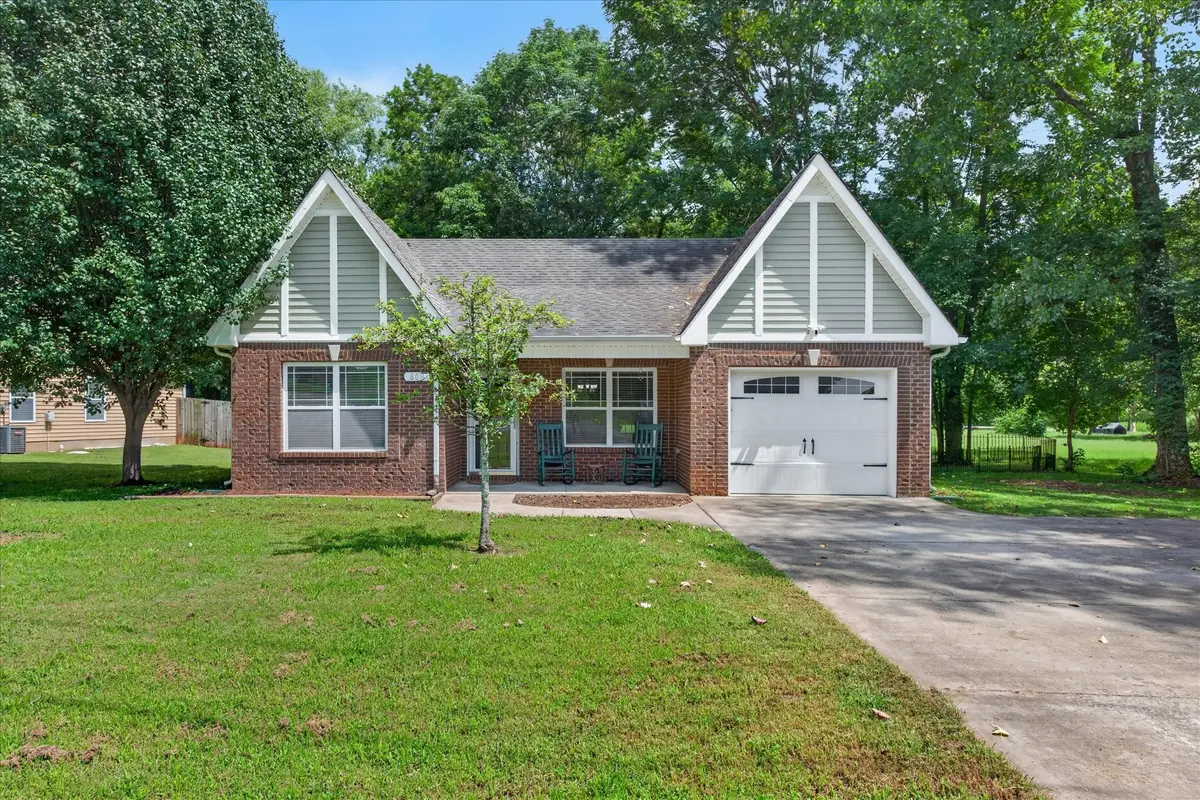 808 Dunbar Cave Rd, Clarksville, TN 37043 - #1