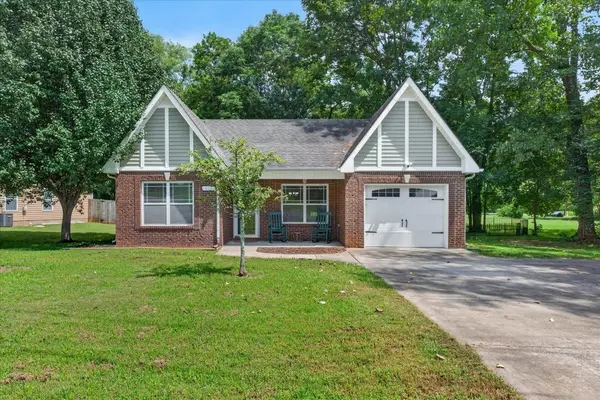 808 Dunbar Cave Rd, Clarksville, TN 37043