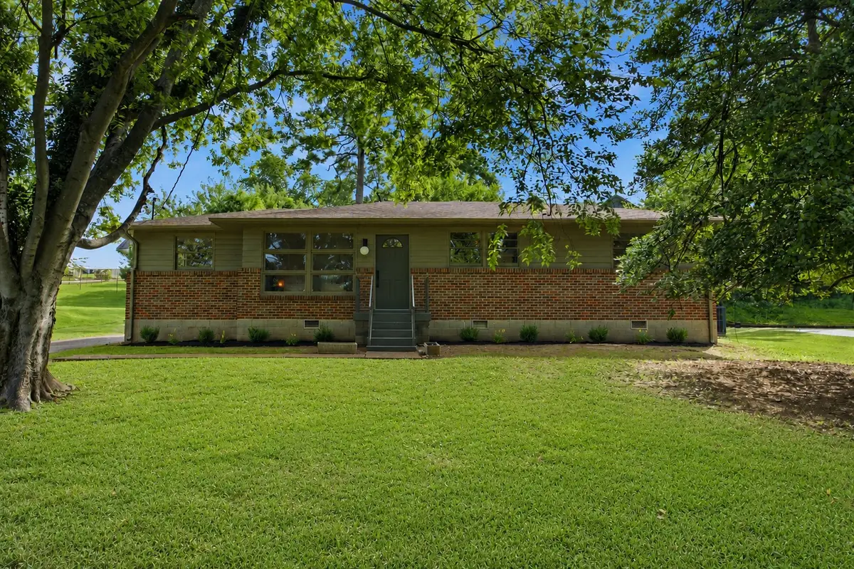 715 Newhall Dr, Nashville, TN 37206 - #1