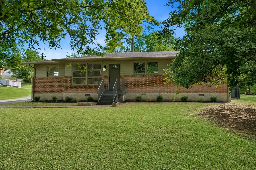 715 Newhall Dr, Nashville, TN 37206 - #2