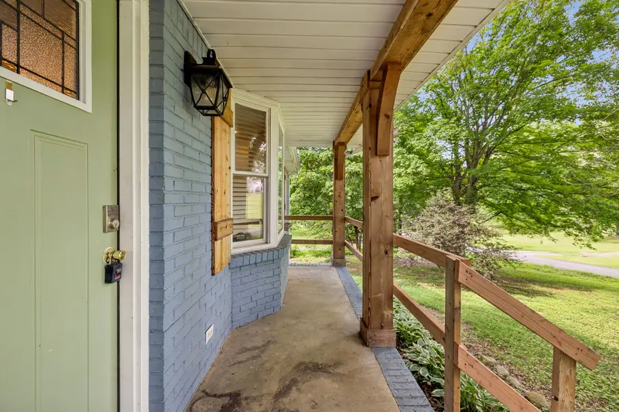707 Darrow Dr, Pleasant View, TN 37146 - #2