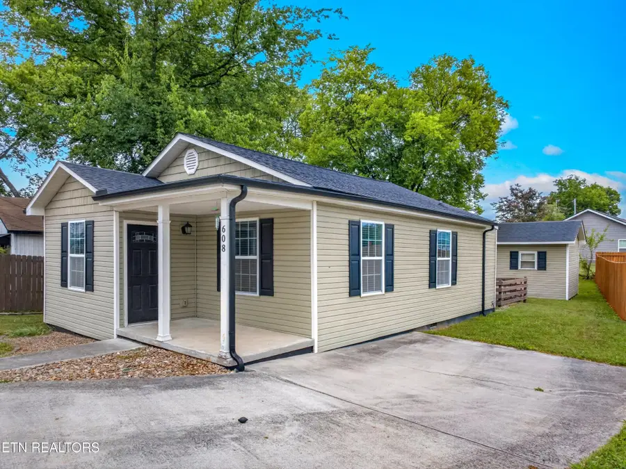 608 Middle St, Maryville, TN 37804 - #2