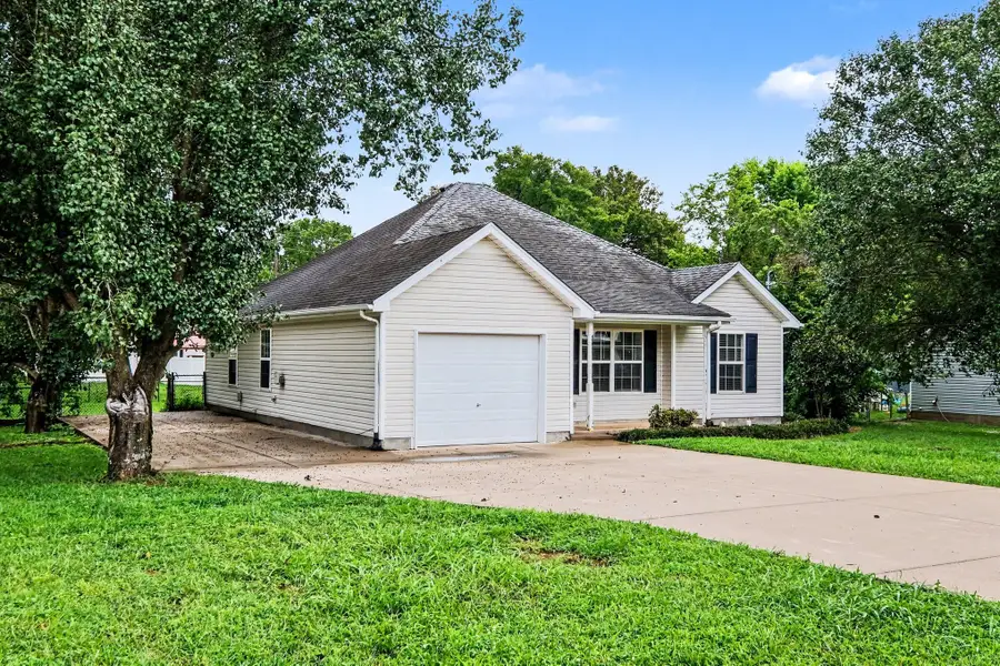 107 Breeze Dr, Murfreesboro, TN 37129 - #2