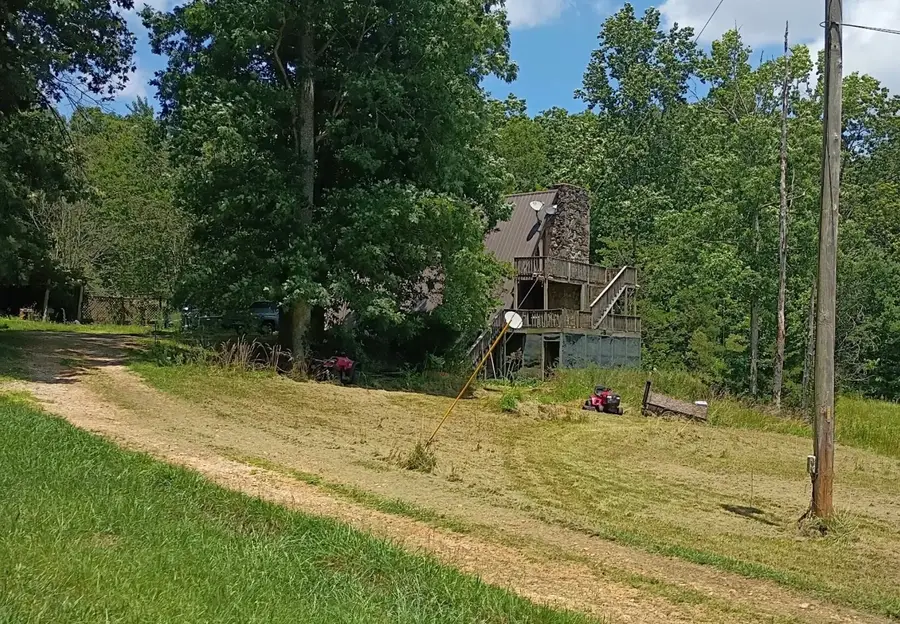 156 Tracy Rd, Hohenwald, TN 38462 - #3