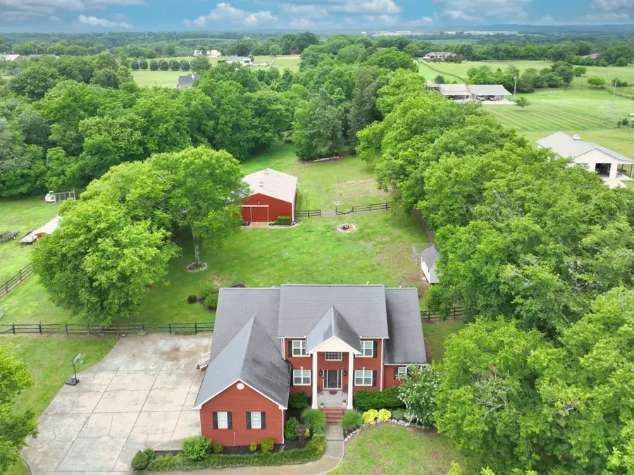 107 Greenfield Ln, Castalian Springs, TN 37031 - #2