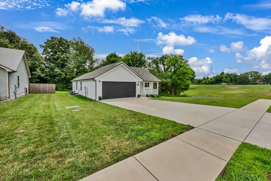 1405 Fredrick Dr, Clarksville, TN 37042 - #2