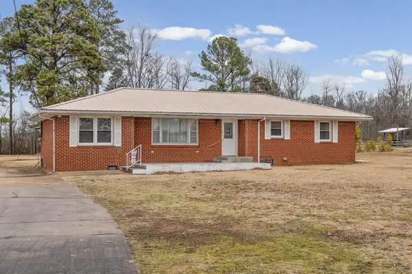 821 Memorial Dr, Paris, TN 38242