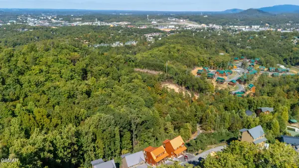 15 Pine Valley Way, Pigeon Forge, TN 37862