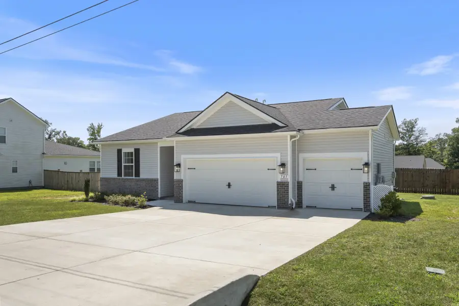705 Chestnut Bnd, Dickson, TN 37055 - #2