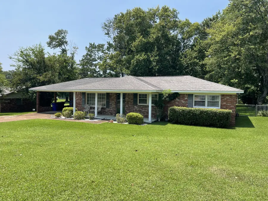 416 E Lakeside Dr, Florence, AL 35630 - #2