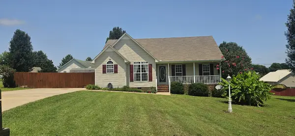 5 Summerfield Dr, Fayetteville, TN 37334