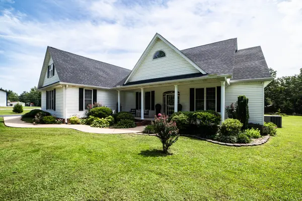 390 Carmen Dr, Paris, TN 38242
