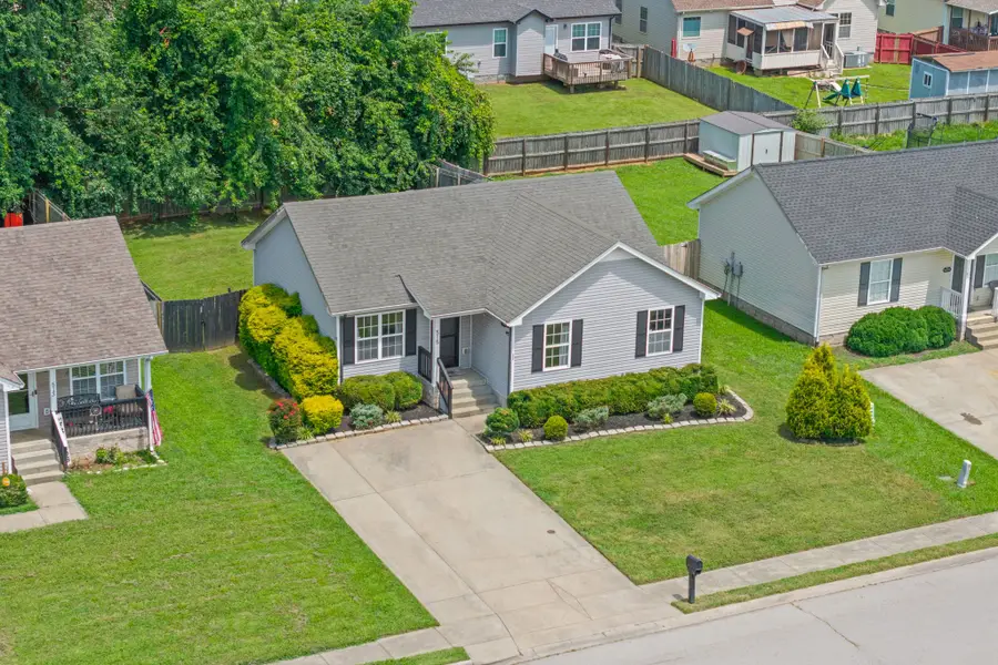 515 Oakmont Dr, Clarksville, TN 37042 - #2