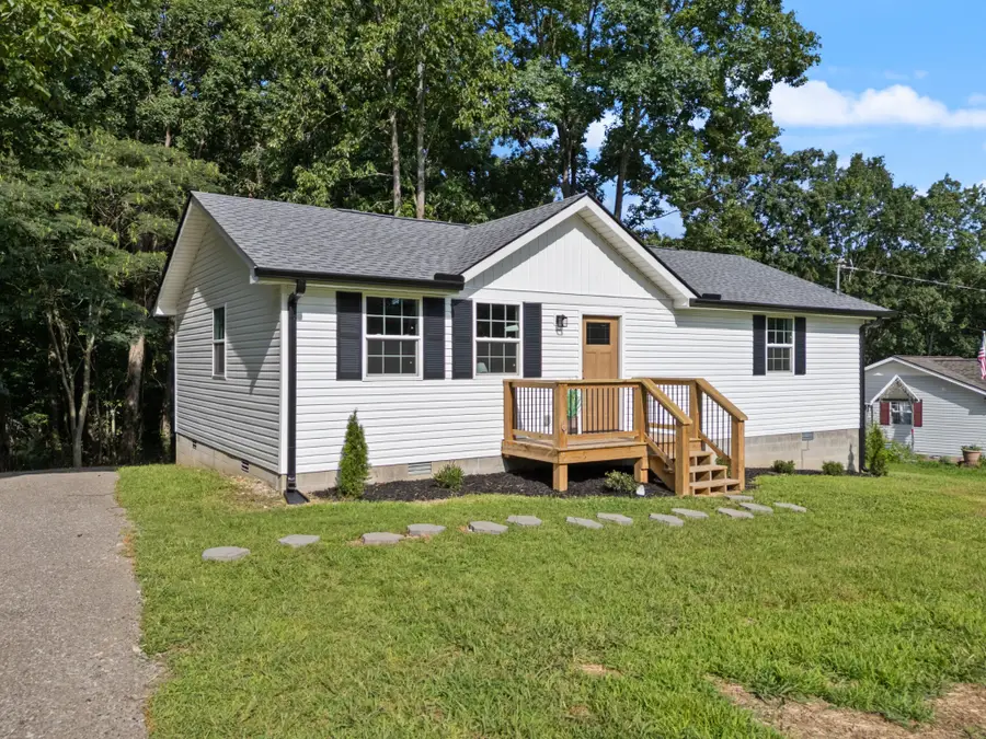 1101 Chestnut Dr, Burns, TN 37029 - #2