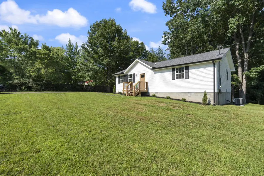 1101 Chestnut Dr, Burns, TN 37029 - #3