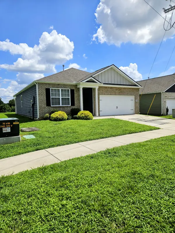 5048 Hunters Village Dr E, Lebanon, TN 37087