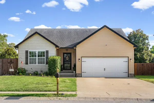 400 Leslie Wood Dr, Clarksville, TN 37040