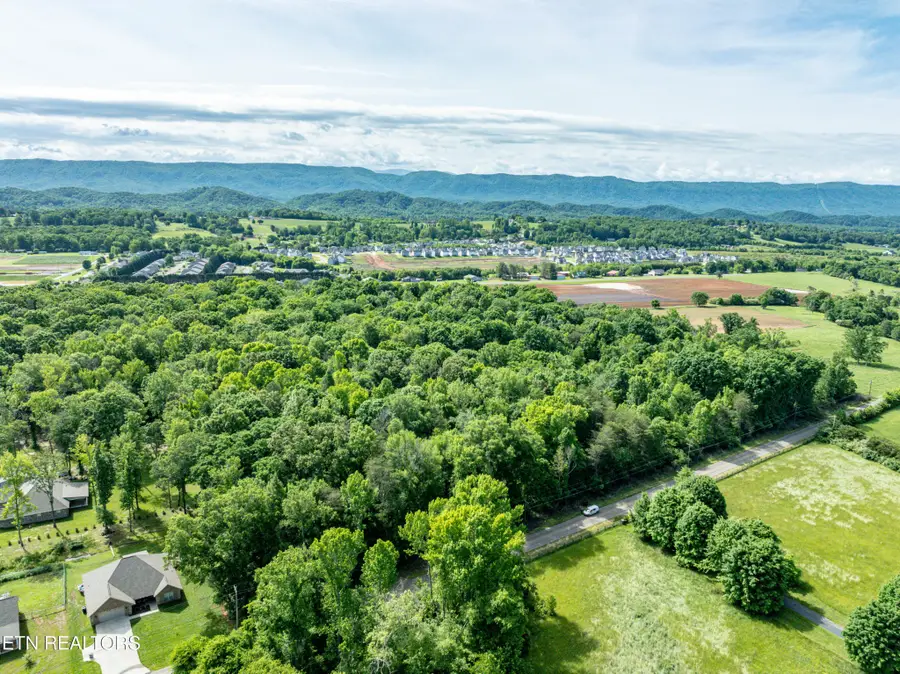 2738 Carpenters Grade Rd, Maryville, TN 37803 - #2