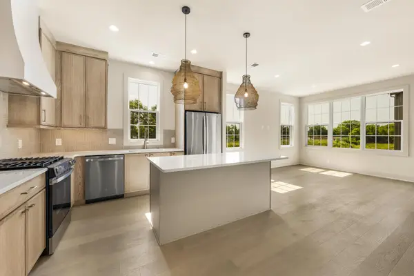 300 Edith Cir, Nashville, TN 37208