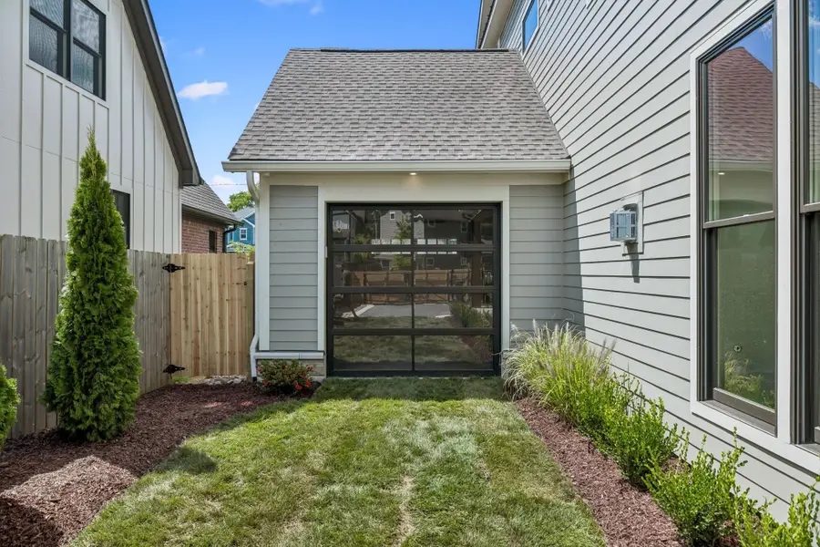 214 38th Ave N, Nashville, TN 37209 - #3