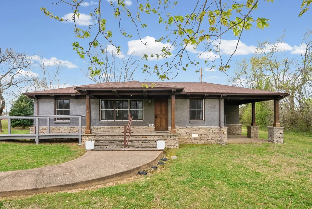 549 Swan Ave, Hohenwald, TN 38462 - #1