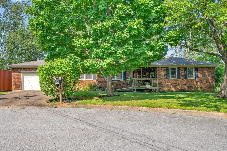 311 Tremont Dr, Hopkinsville, KY 42240 - #2