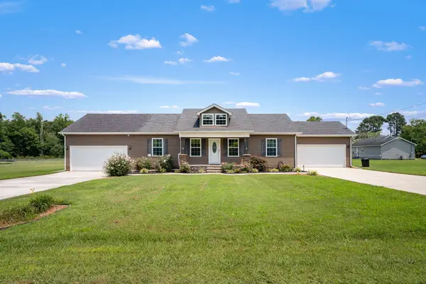 581 Oakwood Ln, Tullahoma, TN 37388
