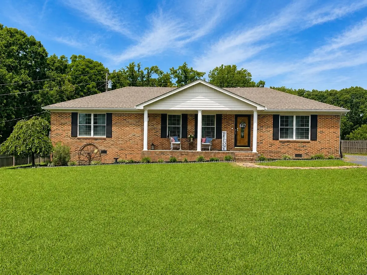 647 Chitwood Dr, Lafayette, TN 37083 - #1