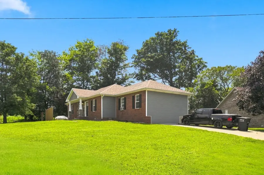 794 Buckhorn Dr, Clarksville, TN 37043 - #2