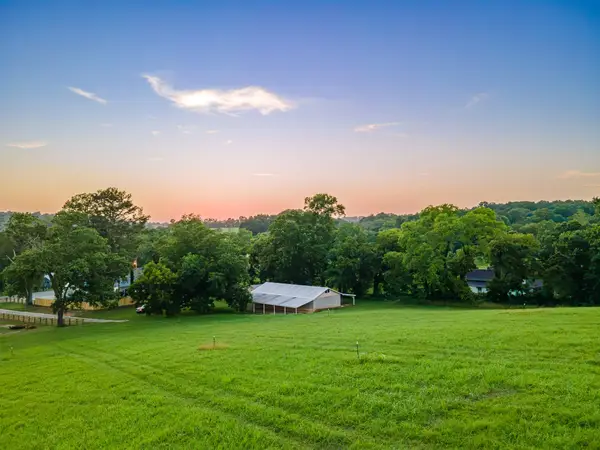 1 Santa Fe Pike, Columbia, TN 38401