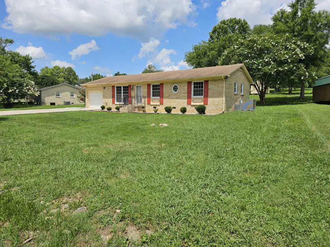 651 Lynnwood Ave, Lewisburg, TN 37091 - #1
