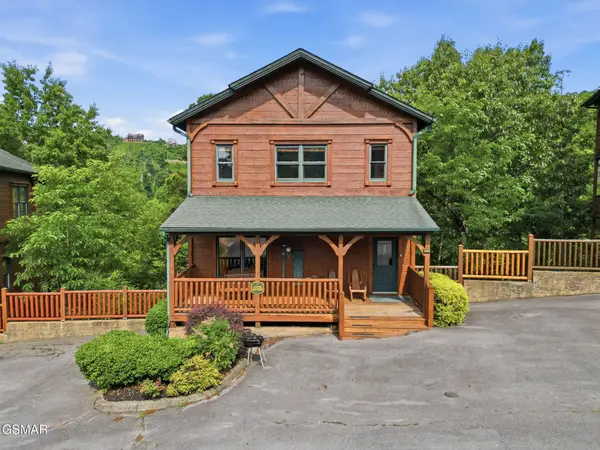 826 Great Smoky Way, Gatlinburg, TN 37738