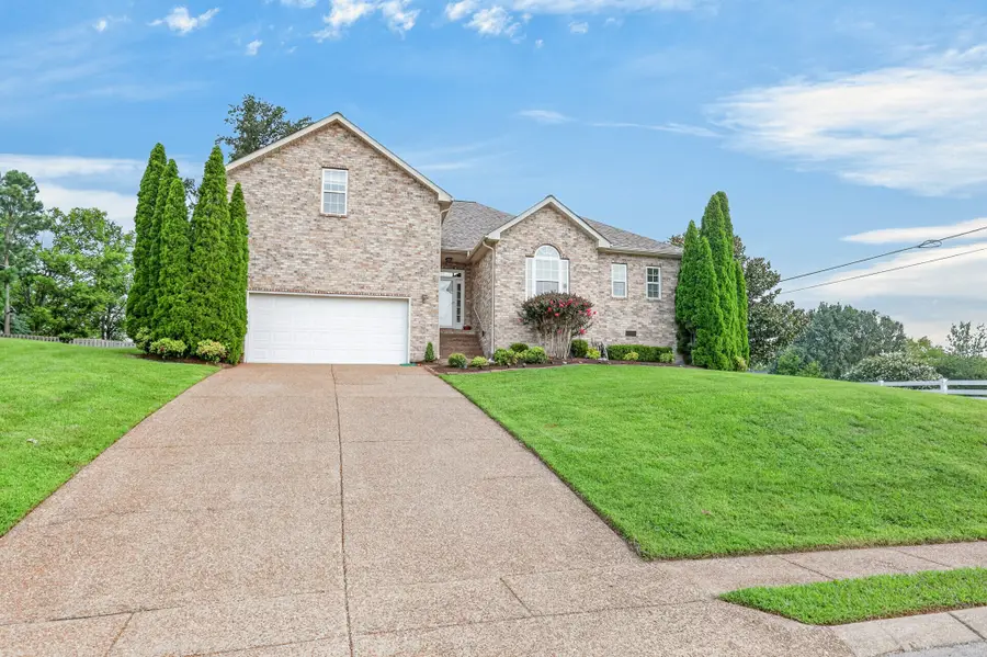 1738 Dryden Dr, Spring Hill, TN 37174 - #2