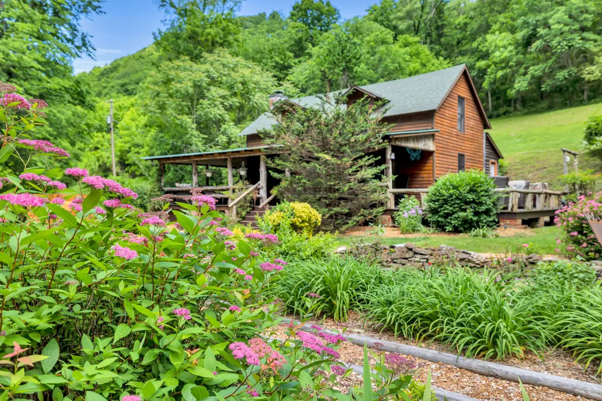 28 Bussell Ln, Gordonsville, TN 38563 - #1